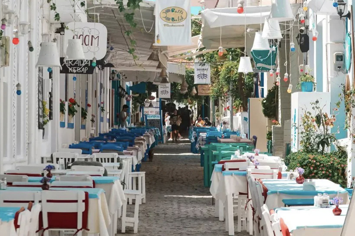 Bozcaada’nın Yerel Balık Restoranlarında Akşam Yemeği Yemek